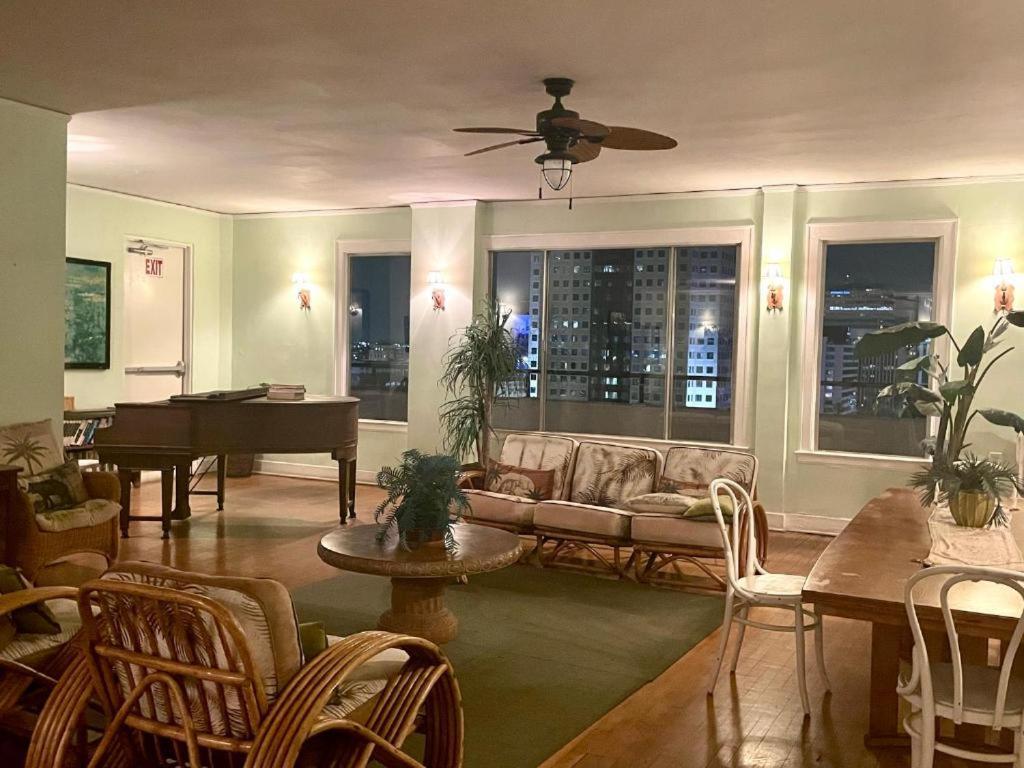 Private Cozy Studio, Peek A Boo Ocean View For 2 롱비치 외부 사진